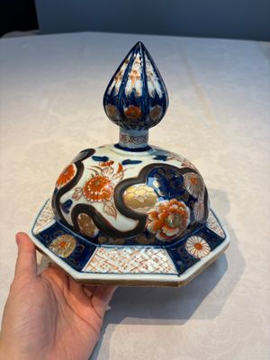 A French Imari-style 'Phoenixes' vase and cover with relief design, Samson, Paris, 19th C. — photo 15