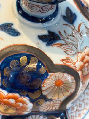 A French Imari-style 'Phoenixes' vase and cover with relief design, Samson, Paris, 19th C. — photo 16