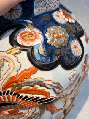 A French Imari-style 'Phoenixes' vase and cover with relief design, Samson, Paris, 19th C. — photo 9
