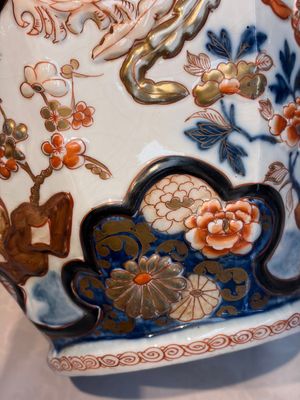 A French Imari-style 'Phoenixes' vase and cover with relief design, Samson, Paris, 19th C. — photo 10