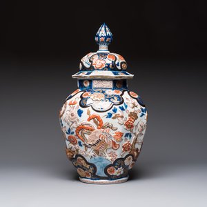 A French Imari-style 'Phoenixes' vase and cover with relief design, Samson, Paris, 19th C. — photo 1