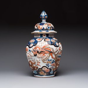 A French Imari-style 'Phoenixes' vase and cover with relief design, Samson, Paris, 19th C. — photo 4