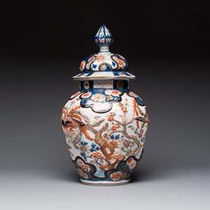 A French Imari-style 'Phoenixes' vase and cover with relief design, Samson, Paris, 19th C. — photo 5