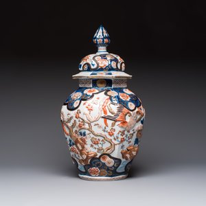 A French Imari-style 'Phoenixes' vase and cover with relief design, Samson, Paris, 19th C. — photo 6