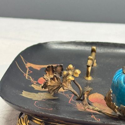 A French lacquered and bronze inlaid inkwell with a turquoise-glazed Buddha brushwasher — foto 5
