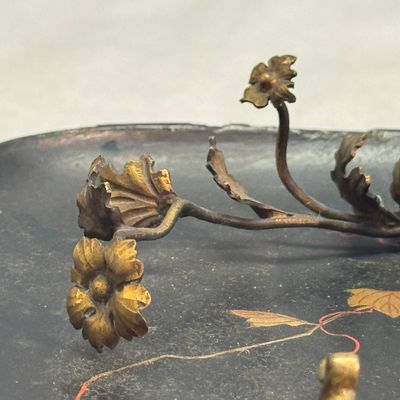 A French lacquered and bronze inlaid inkwell with a turquoise-glazed Buddha brushwasher — foto 8