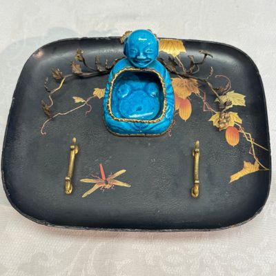 A French lacquered and bronze inlaid inkwell with a turquoise-glazed Buddha brushwasher — foto 10