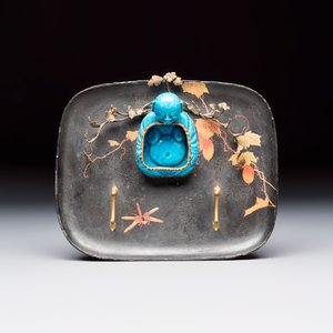 A French lacquered and bronze inlaid inkwell with a turquoise-glazed Buddha brushwasher — foto 6