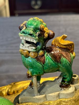 A French ormolu inkwell inset with Chinese verte biscuit porcelain, 19th C. and Kangxi — 照片 7