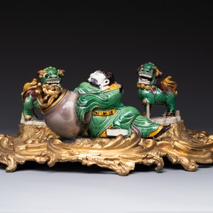 A French ormolu inkwell inset with Chinese verte biscuit porcelain, 19th C. and Kangxi — 照片 2