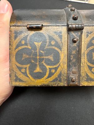A French polychrome-painted wrought iron casket — photo 3
