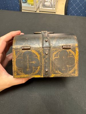 A French polychrome-painted wrought iron casket — photo 8