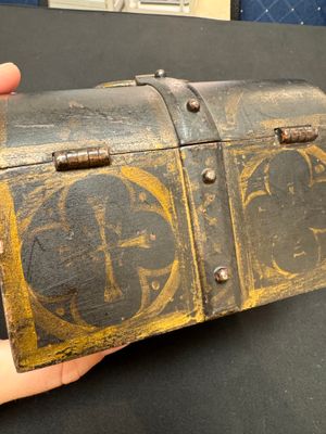 A French polychrome-painted wrought iron casket — photo 9