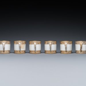 A French porcelain 14-piece tea service with cherubs, Paris, marked for the Nast workshop, 19th C. — photo 13