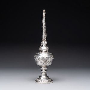 A French silver griffon-form rose water sprinkler for the Ottoman market, 18/19th C. — photo 2