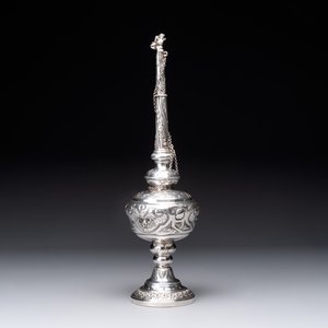 A French silver griffon-form rose water sprinkler for the Ottoman market, 18/19th C. — photo 3