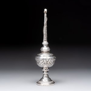 A French silver griffon-form rose water sprinkler for the Ottoman market, 18/19th C. — photo 4