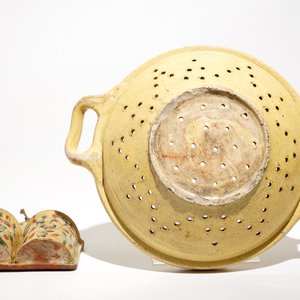 A French stoneware strainer and a wall hanger for cutlery, Aiglefontaine, 18th C. — photo 8