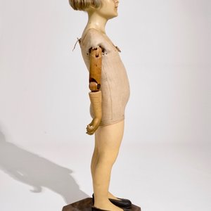 A French wax head mannequin doll of a girl, Pierre Imans, Paris, ca. 1920 — photo 3