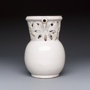 A French white-glazed puzzle jug, Nevers, 18th C. — photo 5
