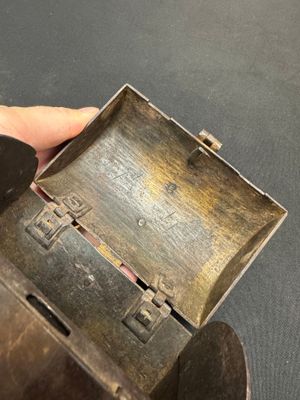 A French wrought iron casket with its original key — 照片 11