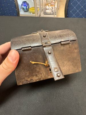 A French wrought iron casket with its original key — 照片 2