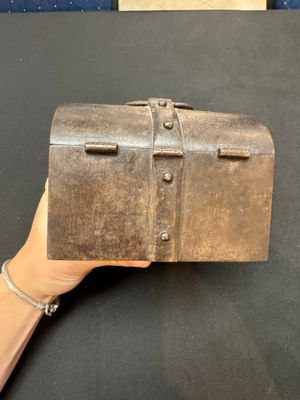 A French wrought iron casket with its original key — 照片 6