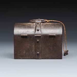 A French wrought iron casket with its original key — 照片 4
