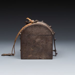 A French wrought iron casket with its original key — 照片 5