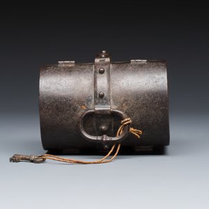 A French wrought iron casket with its original key — 照片 6
