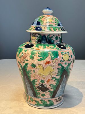 A French wucai-style 'Flying Horses' vase and cover, Samson, Paris, 19th C. — foto 1