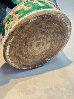 A French wucai-style 'Flying Horses' vase and cover, Samson, Paris, 19th C. — foto 18