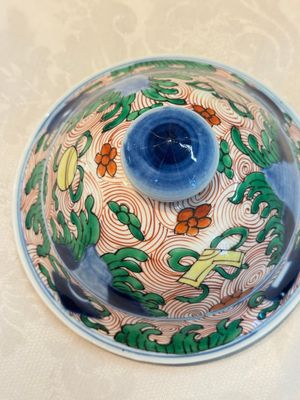 A French wucai-style 'Flying Horses' vase and cover, Samson, Paris, 19th C. — foto 6
