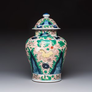 A French wucai-style 'Flying Horses' vase and cover, Samson, Paris, 19th C. — foto 3