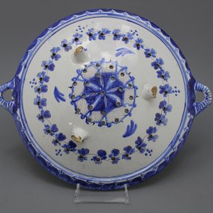A Frisian Delft Makkum tripod fish strainer ca. 1800 — 照片 2
