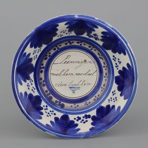 A Frisian Delft "sayings" bowl, Harlingen, 18/19th C. — photo 1