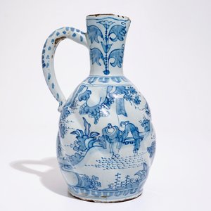 A gadrooned blue and white chinoiserie jug, Delft or Frankfurt, 17th C. — photo 4
