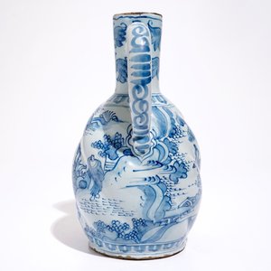 A gadrooned blue and white chinoiserie jug, Delft or Frankfurt, 17th C. — photo 5
