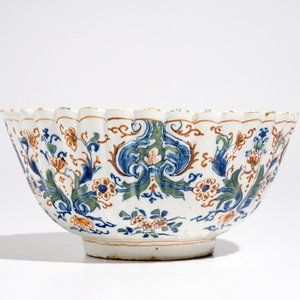 A gadrooned Dutch Delft cashmire palette bowl, ca. 1700 — 照片 4