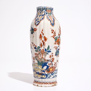 A gadrooned Dutch Delft cashmire palette vase with birds among flowers, ca. 1700 — 照片 2