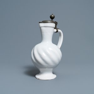 A gadrooned white Dutch Delftware jug with pewter cover, 17th C. — photo 1