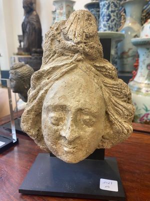 A Gandhara fragment of a stucco Sakyamuni head and a grey schist Bodhisattva head, 1/4th C. — 照片 9