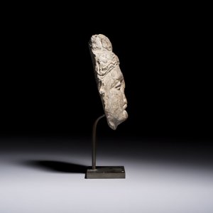 A Gandhara grey schist relief fragment of a Bodhisattva head, 3rd/4th C. — foto 5