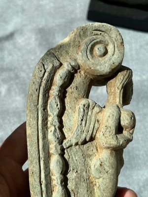 A Gandhara grey schist sculpture of the Bodhisattva Maitreya, a sculpture of a master with a child and a fragment of a divinity, 1/5th C. — foto 22
