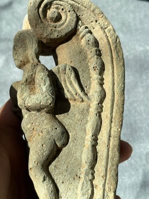 A Gandhara grey schist sculpture of the Bodhisattva Maitreya, a sculpture of a master with a child and a fragment of a divinity, 1/5th C. — foto 26