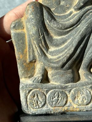 A Gandhara grey schist sculpture of the Bodhisattva Maitreya, a sculpture of a master with a child and a fragment of a divinity, 1/5th C. — foto 31