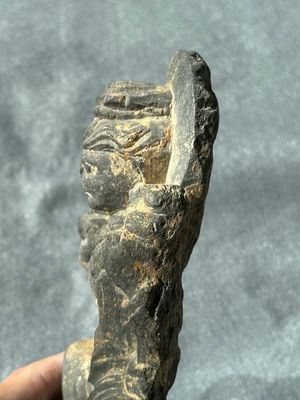 A Gandhara grey schist sculpture of the Bodhisattva Maitreya, a sculpture of a master with a child and a fragment of a divinity, 1/5th C. — foto 37