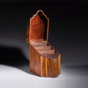 A George III mahogany knife box with marquetry inlay, later converted into a letter box — photo 2
