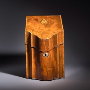 A George III mahogany knife box with marquetry inlay, later converted into a letter box — photo 3