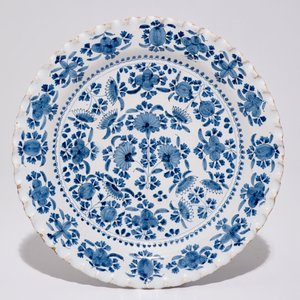 A German blue and white lobed plate on three feet, Nürnberg, 17th C. — 照片 3